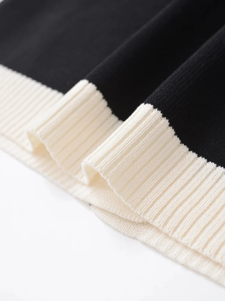 Damen Strick Top mit kurzen Ärmeln Kontrastdetails und goldfarbenen Knöpfen