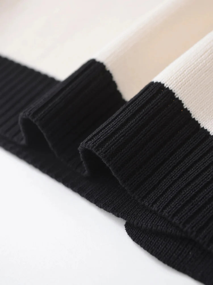 Damen Strick Top mit kurzen Ärmeln Kontrastdetails und goldfarbenen Knöpfen